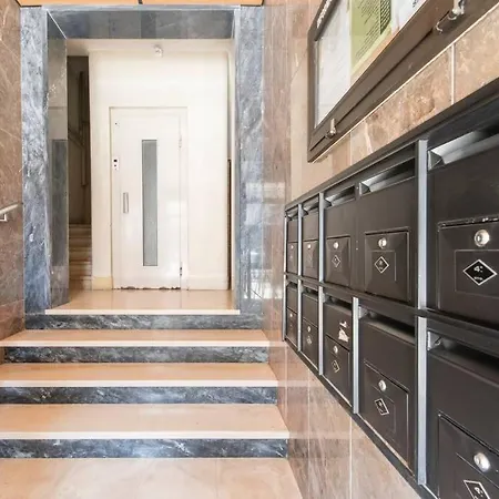 Charming Modern In Apartment Lisbon